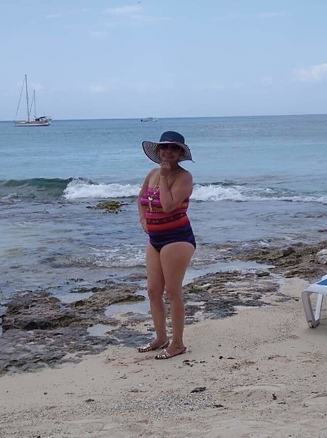 Mi tia culona y tetona - Cougar mom with Big ass and tits