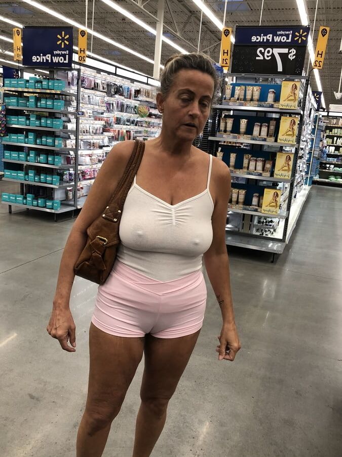 Leslie Walmart posing cellulite saggy tits long nipples pt