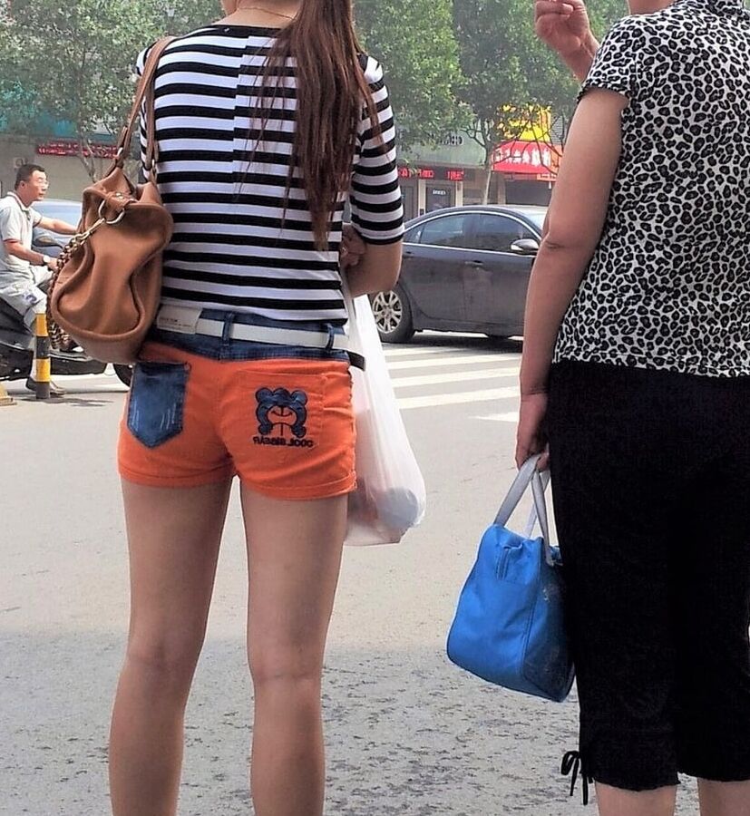 Voyeur: Adore Chinese shorts arses....