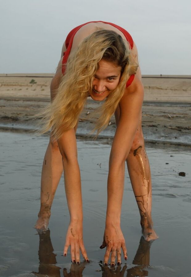 Sexy Babe Sofia - Mucky Pup at the Beach