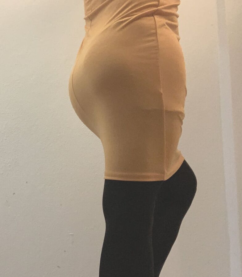 Tight ass milf with a yellow dress