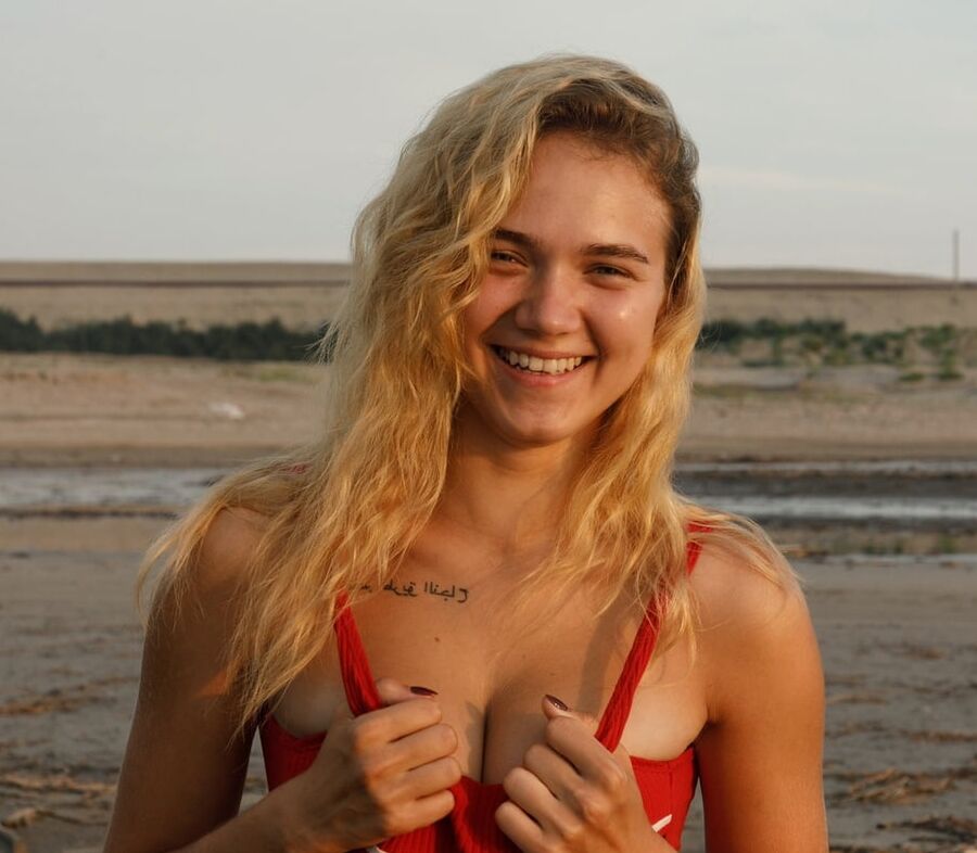 Sexy Babe Sofia - Mucky Pup at the Beach