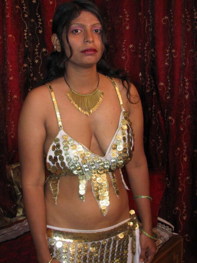 Horny Indian babe