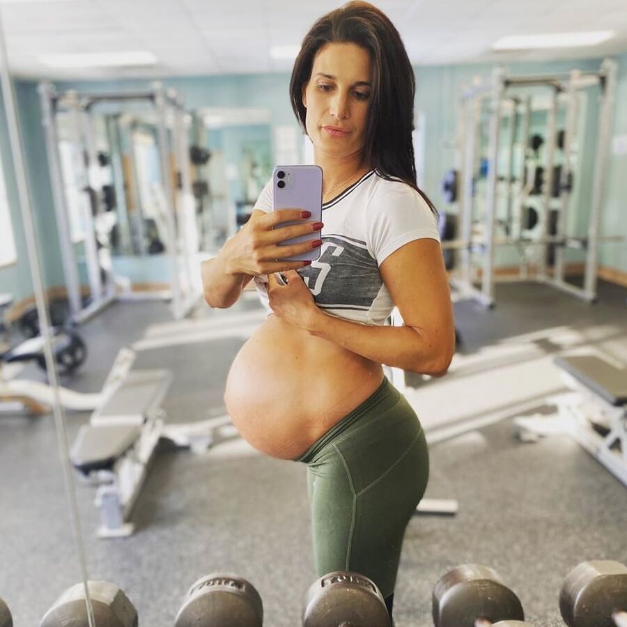 Hot mom Ashley with a huge twinbelly