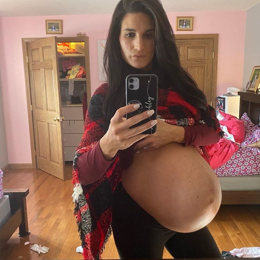Hot mom Ashley with a huge twinbelly