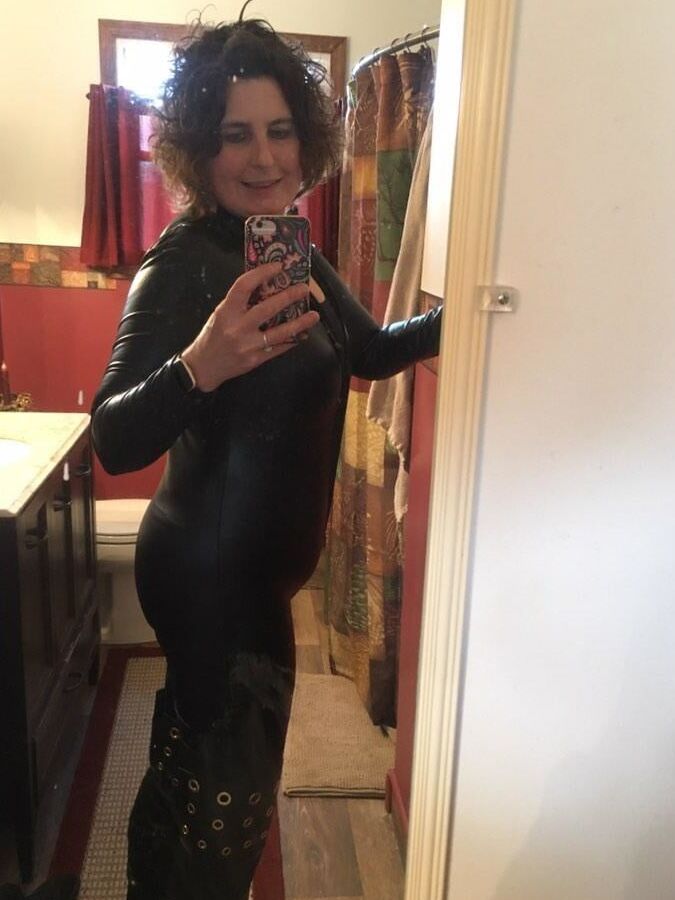 MILF LEATHER BOOTS HOT