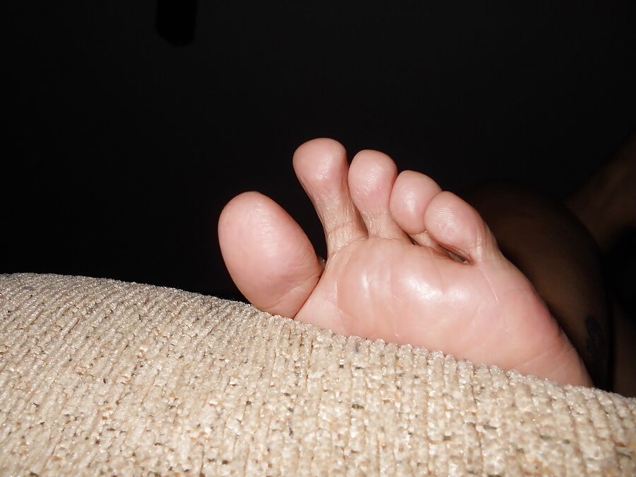 Turkish Amateur Wife feet soles