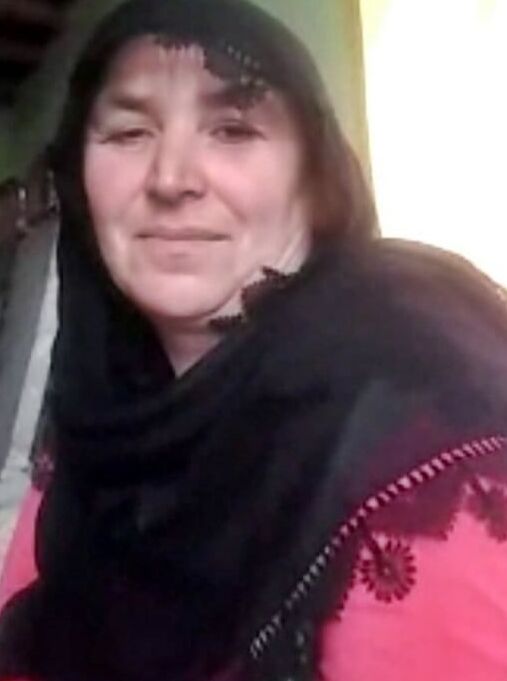 Olgun anne koylu yasli kadin turbanli turk turkish yenge