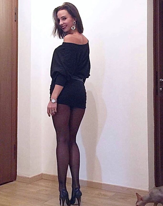 sexy european Yelisa wearing tights pantyhose heels