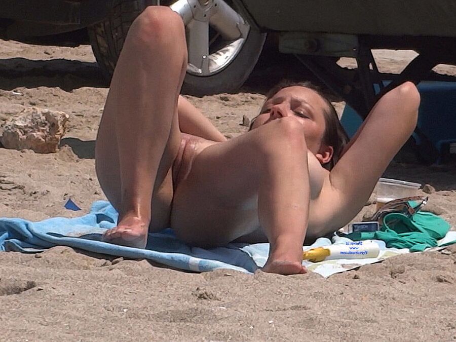 Milf with Shaved Pussy on the Fkk Beach