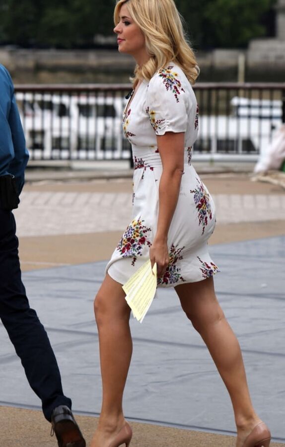 HOLLY WILLOUGHBY