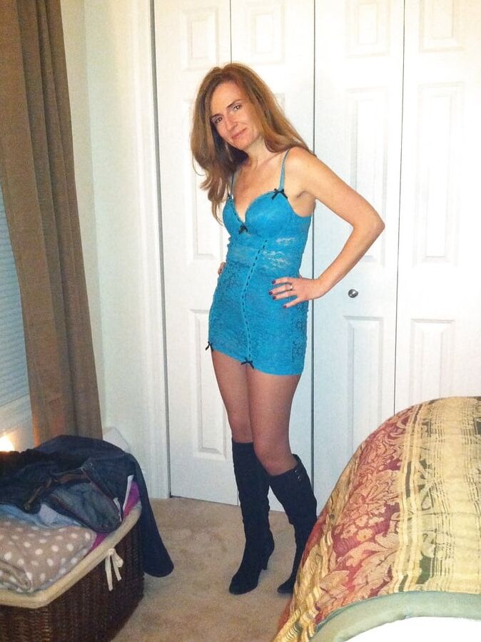 Milf with pantyhose and boots