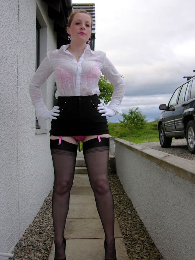 Unknown MILF Wears Shades Of FF Stockings