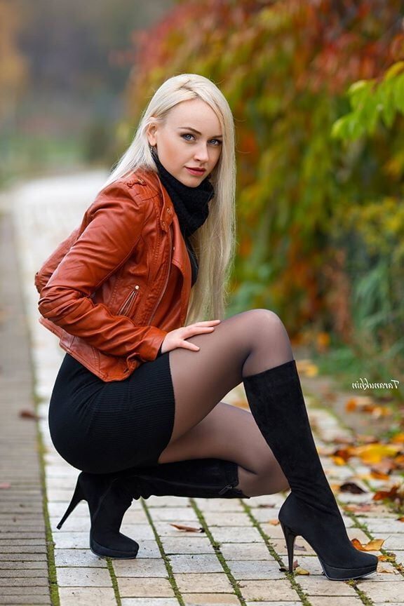 sexy european Evgenia in tights pantyhose nylon legs feet