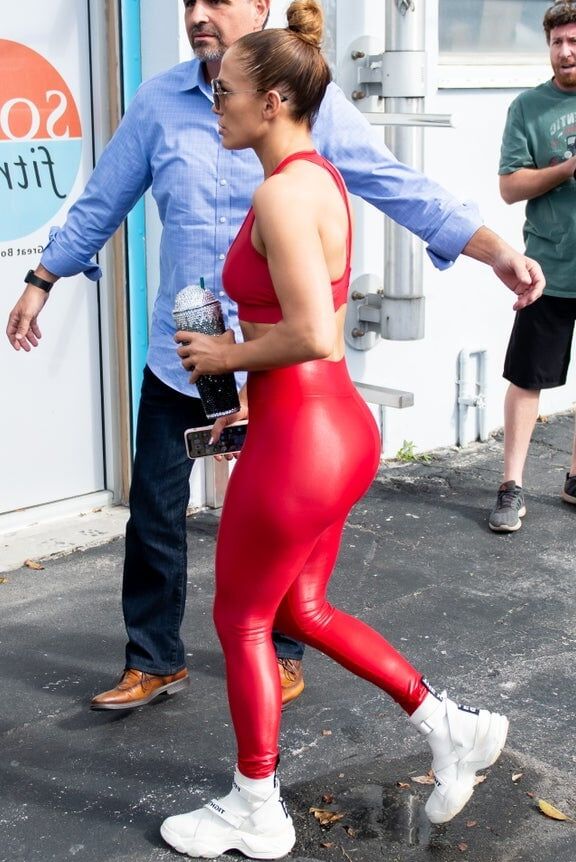 Jennifer Lopez juicy booty