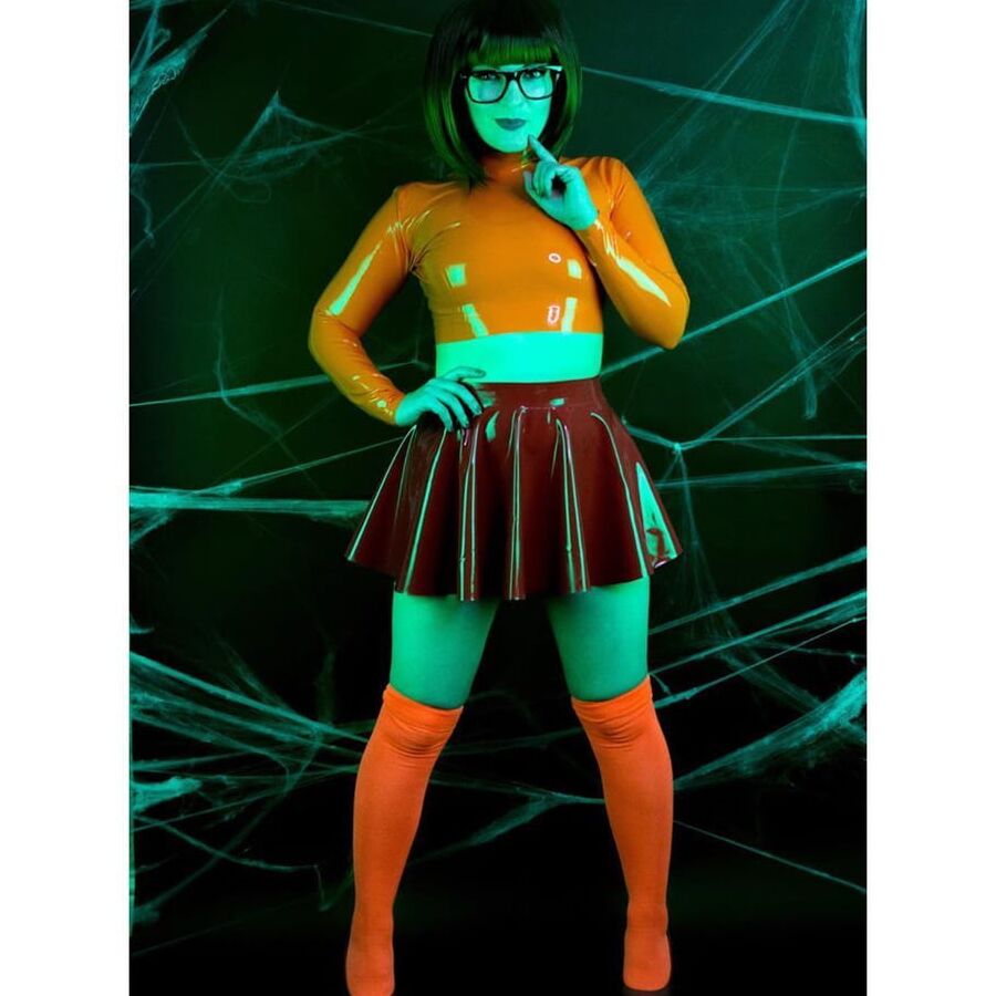 VELMA COSPLAY flexible skirt orange socks panties legs ass