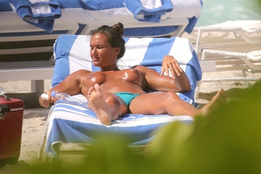 Eda Taspinar topless miami beach feb