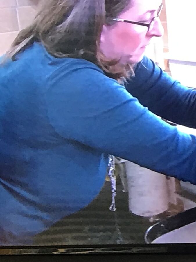 Big mommy tits and ass from tv show capture