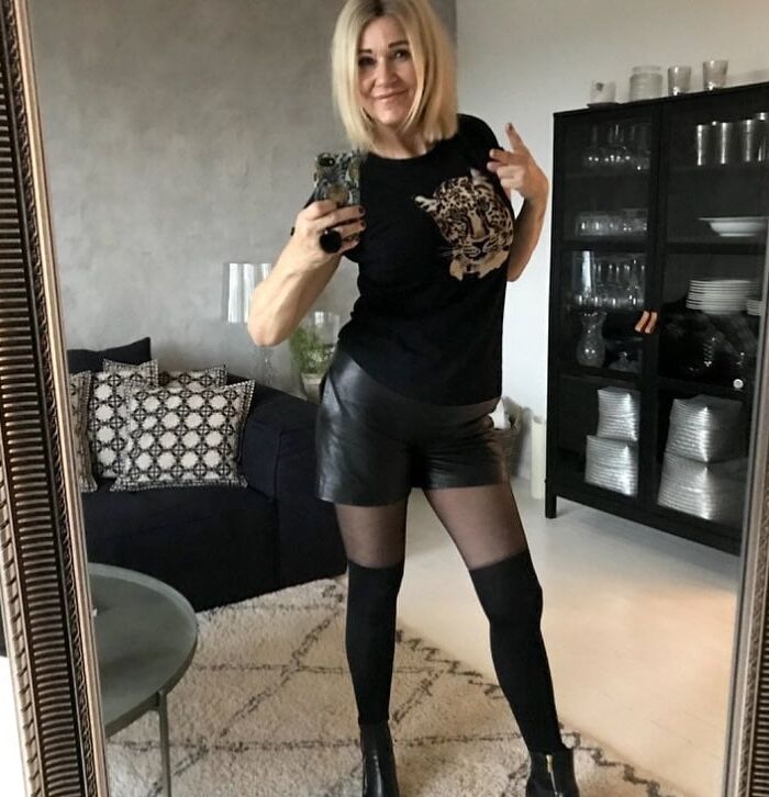 Hot mature Danish mom in leather pants