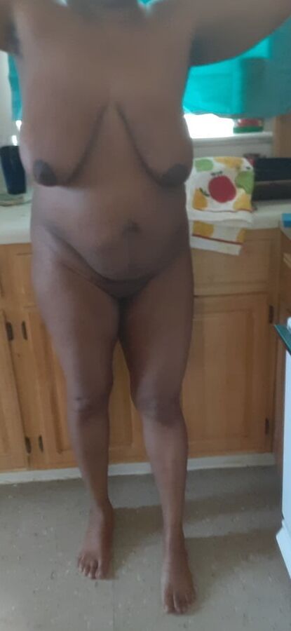 BLACK GHETTO MOM NAKED ASS OUT TITTIES OUT