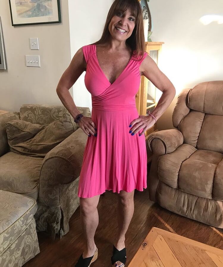 Hot amateur mom in sexy thight dress