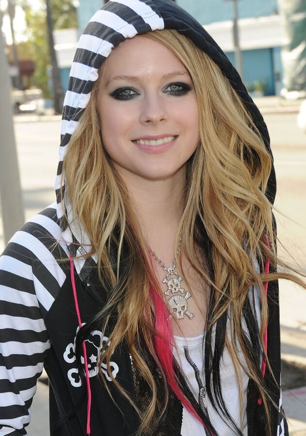 Avril Lavigne is your new girlfriend volume
