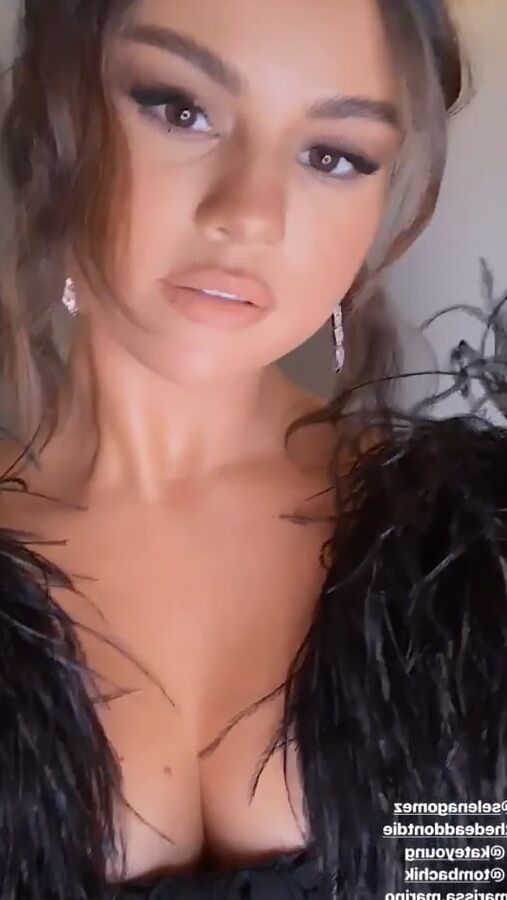Sexy Selena