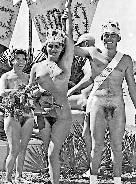 Naked Vintage Girls