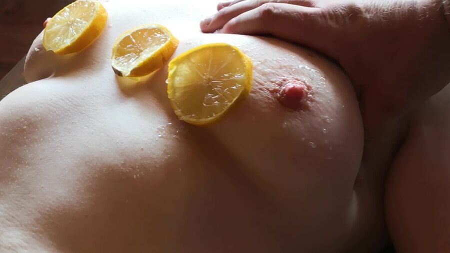 Citron on tits