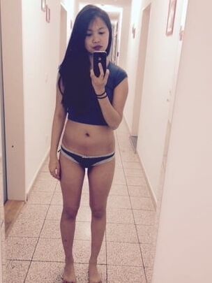 Naughty filipina loves to show herself