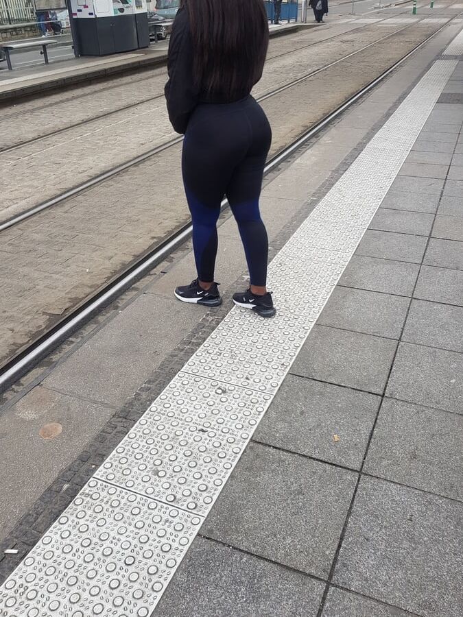 ebony sexy legging perfect ass