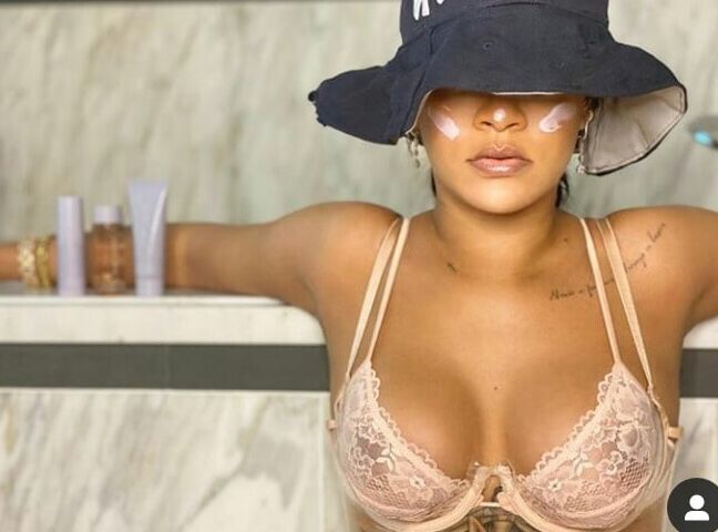 Jerkoff over Thick Rihanna whore