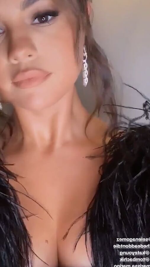 Sexy Selena