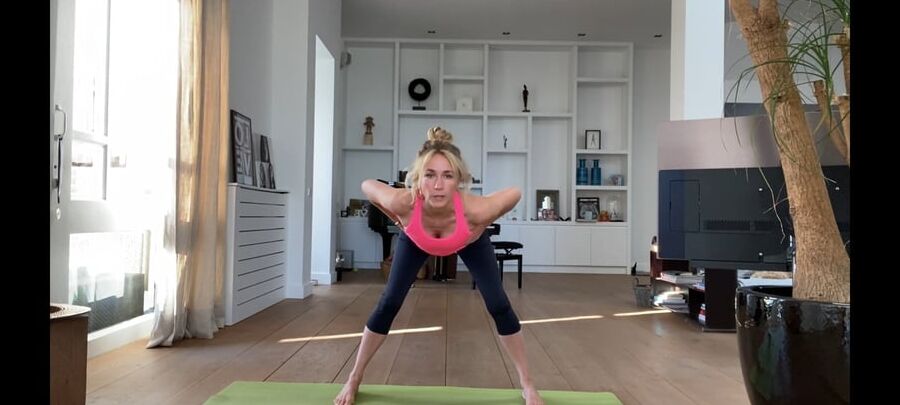 Dutch milf Wendy van Dijk yoga