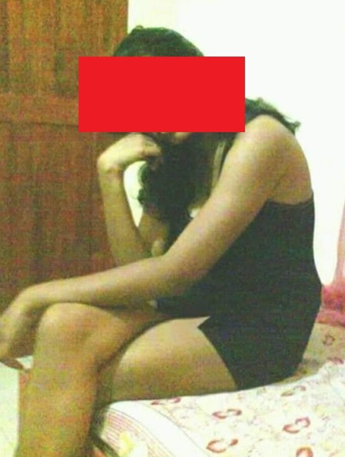 Sri lankan another cuckold wife , sent by hubby