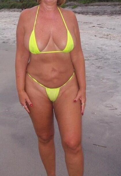 matures and amateurs in yellow bikinis