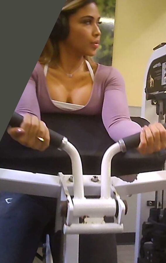Latina beauty shows massive cleavage in gym