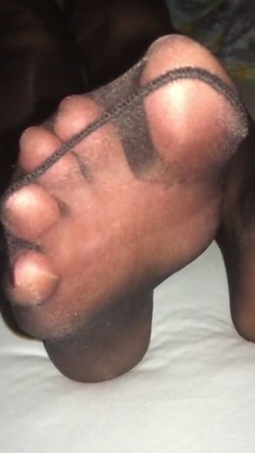 Delicious nylon toe spreading