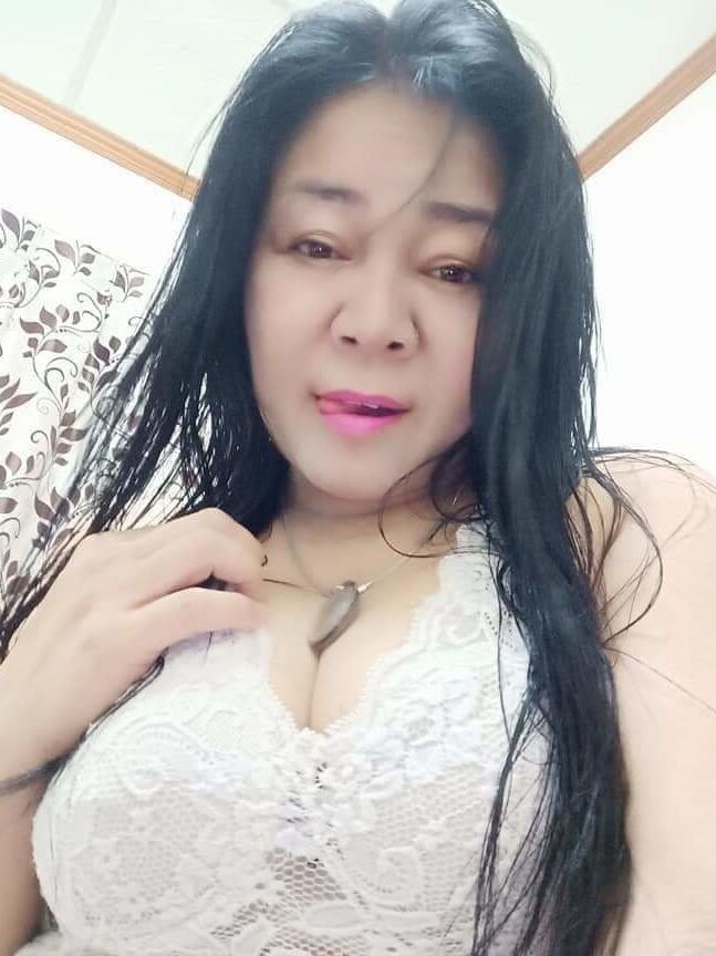 Thai girl big tits big pussy