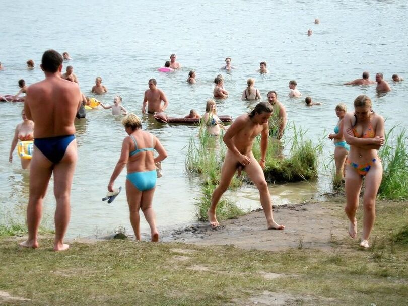 russian nudist couple (pissing)