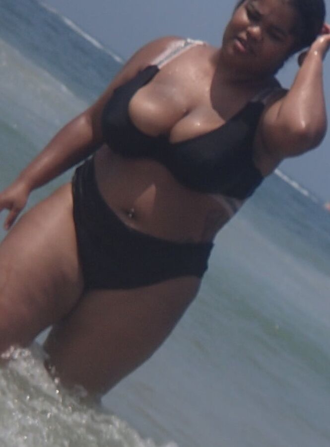 busty bbw bikini