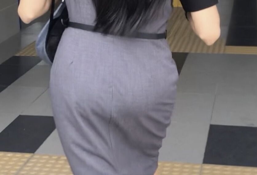 Asian Girl has a BIG ASS