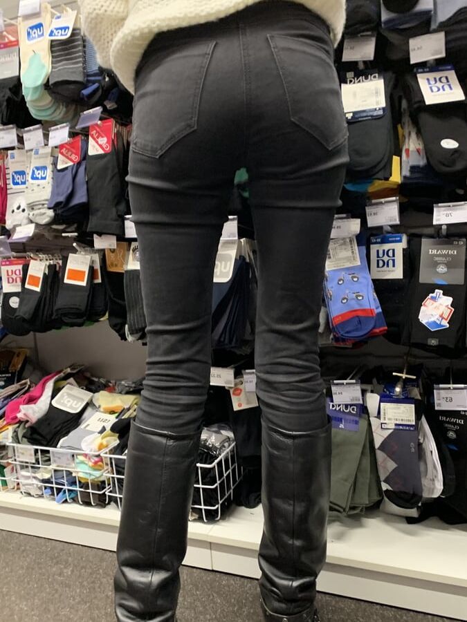 Nice ass to beauty mom