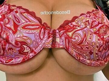Huge eBay cleavage
