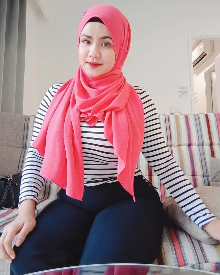 malay hijab boobs