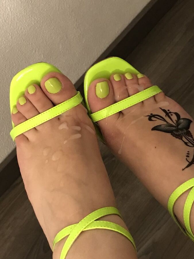 Green toes &amp; heels with cum