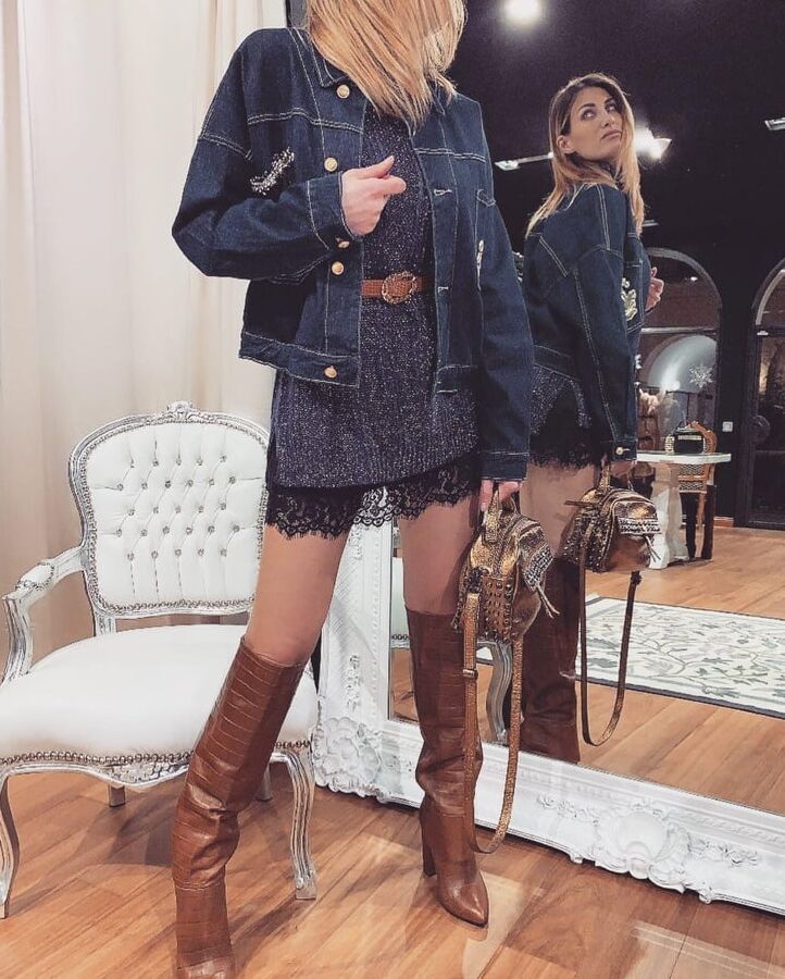 Female Celebrity Boots &amp; Leather - Valentina Bonariva