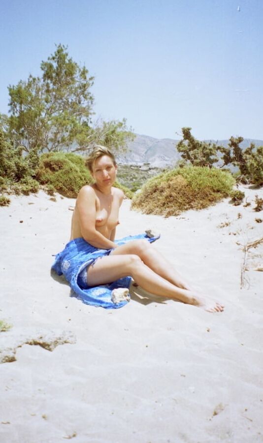 Retro Nudist Milf Pee on the Fkk Beach