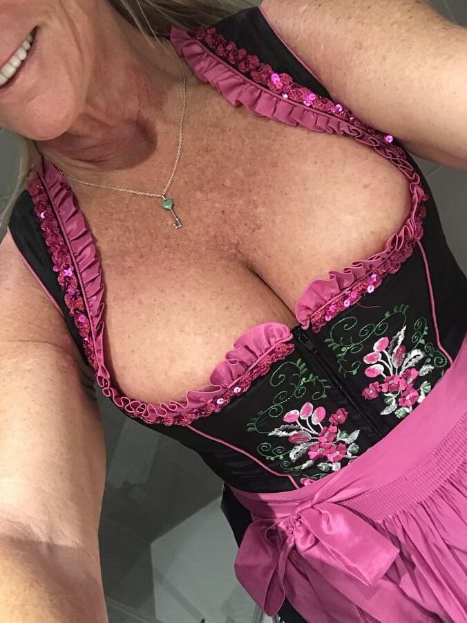 Sexy MILF Heather Big Tits Loves To Flash Her Cunt in Public