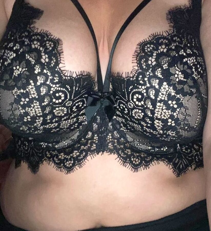 Curvy amateur sexy body nice tits